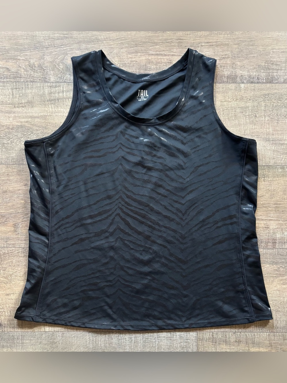 Tail women’s size XL black tonal zebra/tiger stripe sleeveless golf tank shirt